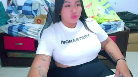 Snapshot of curvybigass_ chatting on May 11, 2026, 2:17 am Sofia online show from May 11, 2026, 2:17 am