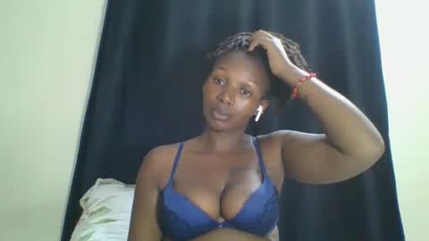 Snapshot of curvybootyj chatting on January 18, 2025, 7:04 pm CuteJJudy online show from January 18, 2025, 7:04 pm