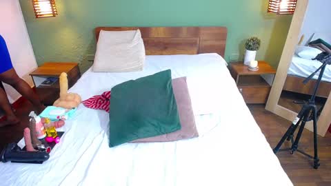 Snapshot of curvyebonyy_ chatting on December 21, 2024, 7:27 pm Danna online show from December 21, 2024, 7:27 pm