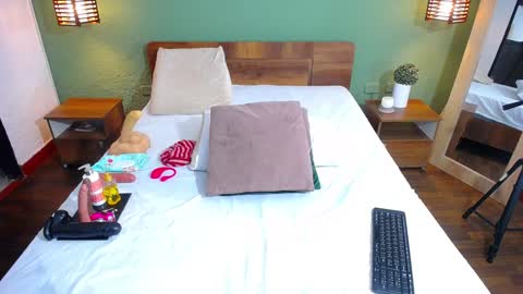 Snapshot of curvyebonyy_ chatting on January 18, 2025, 7:15 pm Danna online show from January 18, 2025, 7:15 pm