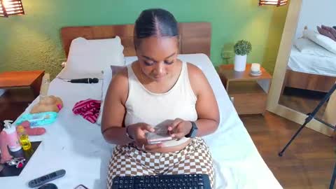 Snapshot of curvyebonyy_ chatting on September 17, 2025, 7:59 pm Danna online show from September 17, 2025, 7:59 pm