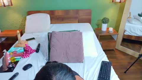 Snapshot of curvyebonyy_ chatting on September 18, 2025, 8:33 pm Danna online show from September 18, 2025, 8:33 pm