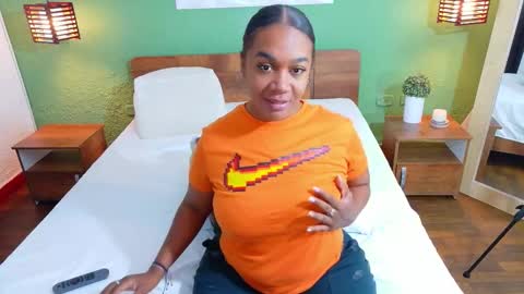 Snapshot of curvyebonyy_ chatting on October 10, 2025, 8:30 pm Danna online show from October 10, 2025, 8:30 pm