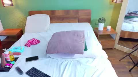 Snapshot of curvyebonyy_ chatting on October 28, 2025, 1:03 pm Danna online show from October 28, 2025, 1:03 pm