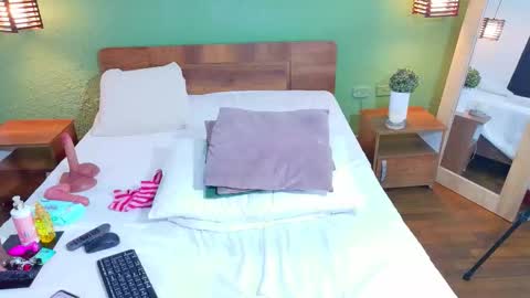 Snapshot of curvyebonyy_ chatting on November 12, 2025, 6:19 pm Danna online show from November 12, 2025, 6:19 pm