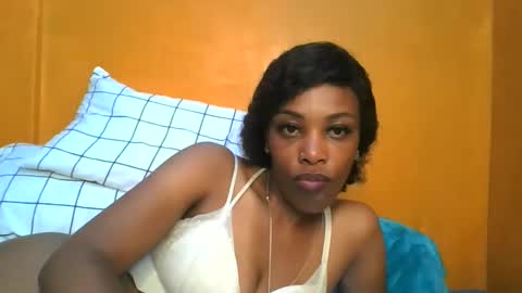 curvylyin online show from March 12, 2026, 7:36 am