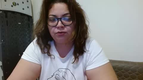 Snapshot of curvymomylore chatting on March 10, 2026, 11:15 am Lore online show from March 10, 2026, 11:15 am