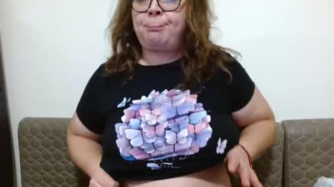 Snapshot of curvymomylore chatting on March 10, 2026, 11:21 pm Lore online show from March 10, 2026, 11:21 pm