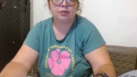 Snapshot of curvymomylore chatting on May 25, 2026, 12:44 pm Lore online show from May 25, 2026, 12:44 pm