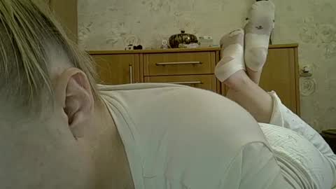 Curvy online show from April 25, 2026, 1:41 pm