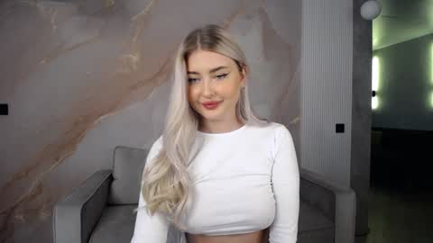 Snapshot of cute18cute chatting on December 5, 2024, 8:33 am Kira online show from December 5, 2024, 8:33 am