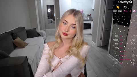 Snapshot of cute18cute chatting on September 25, 2025, 12:31 pm Kira online show from September 25, 2025, 12:31 pm