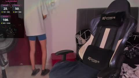 Snapshot of cute_diego_ chatting on June 4, 2026, 11:00 pm Diego online show from June 4, 2026, 11:00 pm