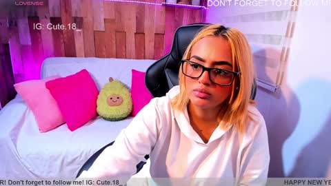 Snapshot of cute_elii chatting on January 5, 2025, 10:50 pm Independent Model online show from January 5, 2025, 10:50 pm