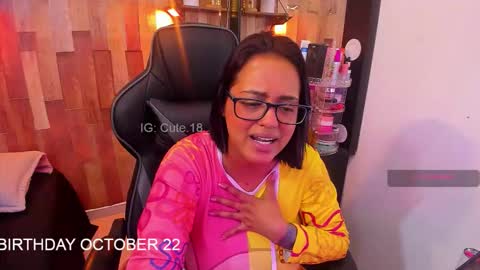 Snapshot of cute_elii chatting on October 22, 2025, 12:00 am Independent Model online show from October 22, 2025, 12:00 am