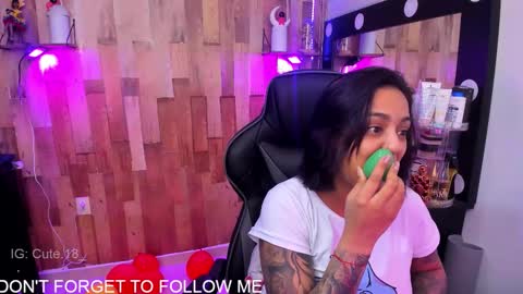 Snapshot of cute_elii chatting on November 5, 2025, 12:43 am Independent Model online show from November 5, 2025, 12:43 am