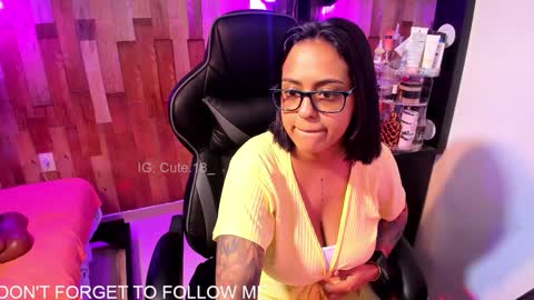 Snapshot of cute_elii chatting on November 25, 2025, 11:27 pm Independent Model online show from November 25, 2025, 11:27 pm