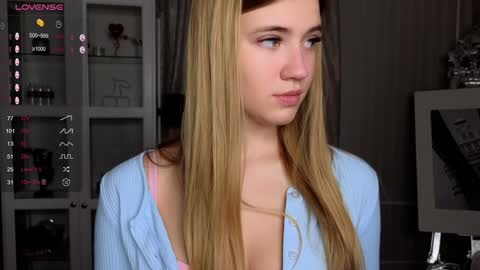 Snapshot of cute_fox_girl chatting on December 21, 2024, 7:03 am Anne online show from December 21, 2024, 7:03 am