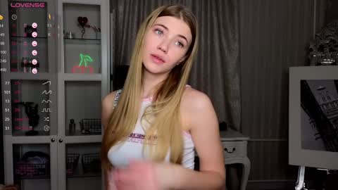 Snapshot of cute_fox_girl chatting on February 5, 2025, 7:07 am Anne online show from February 5, 2025, 7:07 am