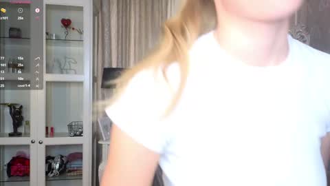 Snapshot of cute_fox_girl chatting on September 27, 2025, 7:24 am Anne online show from September 27, 2025, 7:24 am