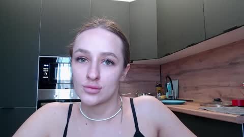 Snapshot of cute_girl_mia__ chatting on May 3, 2026, 10:43 am cute_girl_mia__ online show from May 3, 2026, 10:43 am