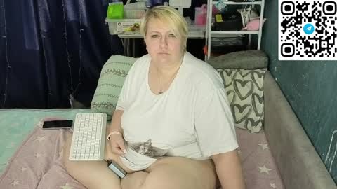 Snapshot of cute_hanna_bbw chatting on April 3, 2026, 12:58 pm Hanna online show from April 3, 2026, 12:58 pm