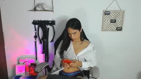 Cute horny1 online show from January 24, 2025, 9:17 am