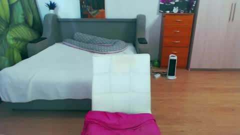 cute_jes online show from March 22, 2026, 2:20 pm