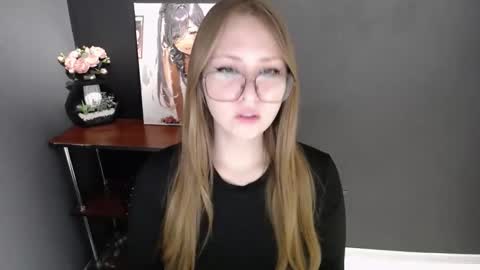 Snapshot of cute_minx chatting on December 16, 2025, 7:13 am Veronica online show from December 16, 2025, 7:13 am