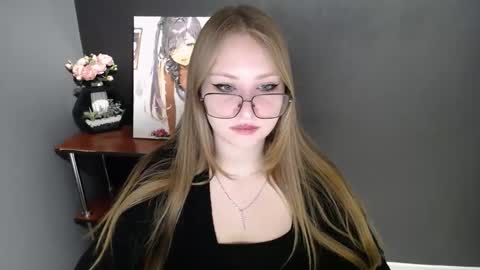 Snapshot of cute_minx chatting on December 18, 2025, 7:14 am Veronica online show from December 18, 2025, 7:14 am