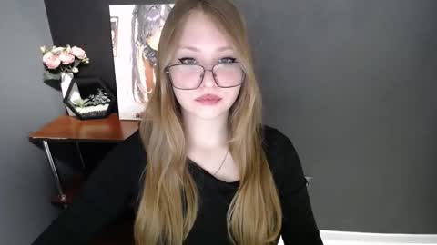 Snapshot of cute_minx chatting on February 23, 2026, 10:01 am Veronica online show from February 23, 2026, 10:01 am