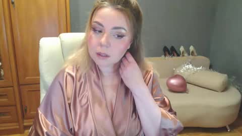 cute_phoenix online show from May 10, 2026, 6:02 pm