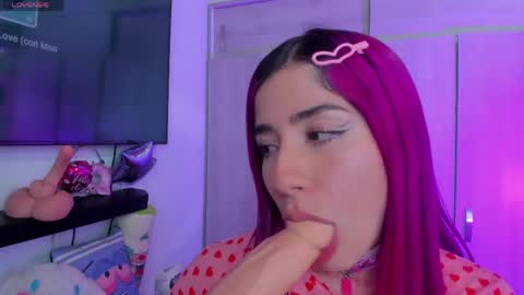 Snapshot of cute_sweetmontt chatting on April 19, 2026, 6:10 pm katalinda montt online show from April 19, 2026, 6:10 pm