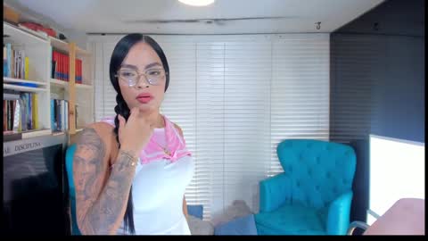 Snapshot of cuteanddesesperate chatting on December 20, 2024, 5:29 pm WANNA SEE MORE OF TWINS online show from December 20, 2024, 5:29 pm