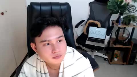 cuteasianlee online show from December 23, 2025, 12:41 am