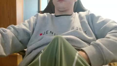 Cuteboy090 online show from April 29, 2026, 9:02 am