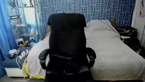 cuteboy228 online show from July 28, 2026, 2:13 pm