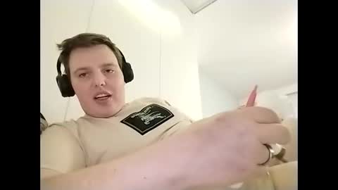 Snapshot of cutedude92 chatting on November 21, 2025, 6:45 am CuteguyBWC92 online show from November 21, 2025, 6:45 am