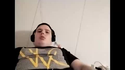 CuteguyBWC92 online show from December 4, 2025, 11:02 pm