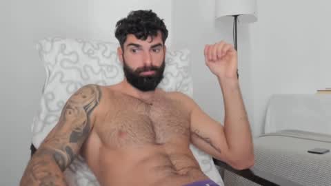 Snapshot of cuteeboy chatting on February 4, 2025, 10:10 am cuteeboy online show from February 4, 2025, 10:10 am