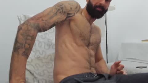 Snapshot of cuteeboy chatting on February 4, 2025, 10:45 pm cuteeboy online show from February 4, 2025, 10:45 pm