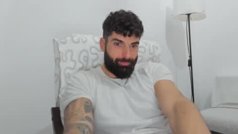 Snapshot of cuteeboy chatting on February 26, 2025, 6:32 pm cuteeboy online show from February 26, 2025, 6:32 pm