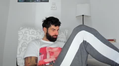 cuteeboy online show from January 9, 2026, 7:44 am