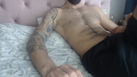 cuteeboy online show from April 3, 2026, 6:33 am