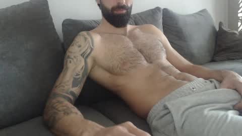 cuteeboy online show from April 9, 2026, 6:02 am