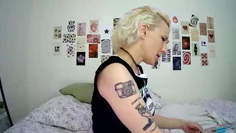 Bella online show from November 23, 2025, 8:14 am