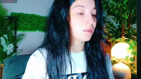 cuteness__girl online show from October 27, 2025, 6:17 am