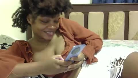 cutermilly online show from December 6, 2024, 11:44 am