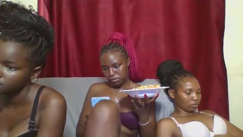 Snapshot of cutey_lunar chatting on February 23, 2025, 4:46 pm cutey_lunar online show from February 23, 2025, 4:46 pm