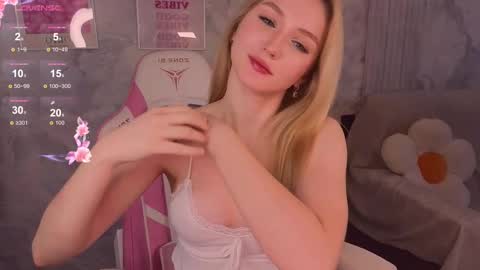 Snapshot of cutie_angels chatting on February 17, 2025, 6:53 am HelloMy name Eva online show from February 17, 2025, 6:53 am